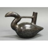 Chimú-Steigbügelgefäß, Peru, 1100-1200 n.Chr., in Form eines Vogels, schwarz polierte Tonware (