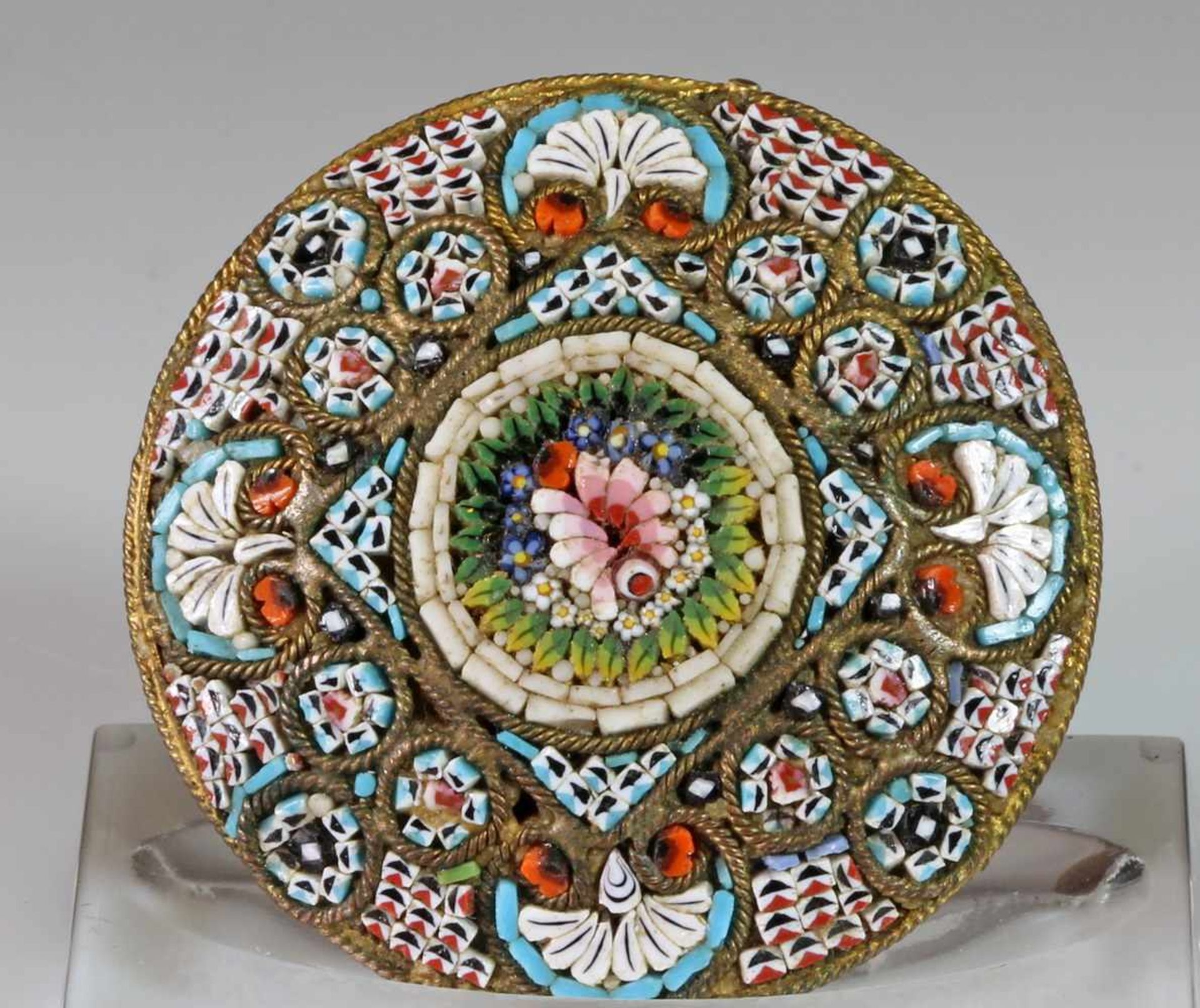 Brosche, Mikro-Mosaik, Italien, um 1900, Millefiori, auf Metall montiert- - -25.00 % buyer's premium - Bild 2 aus 2