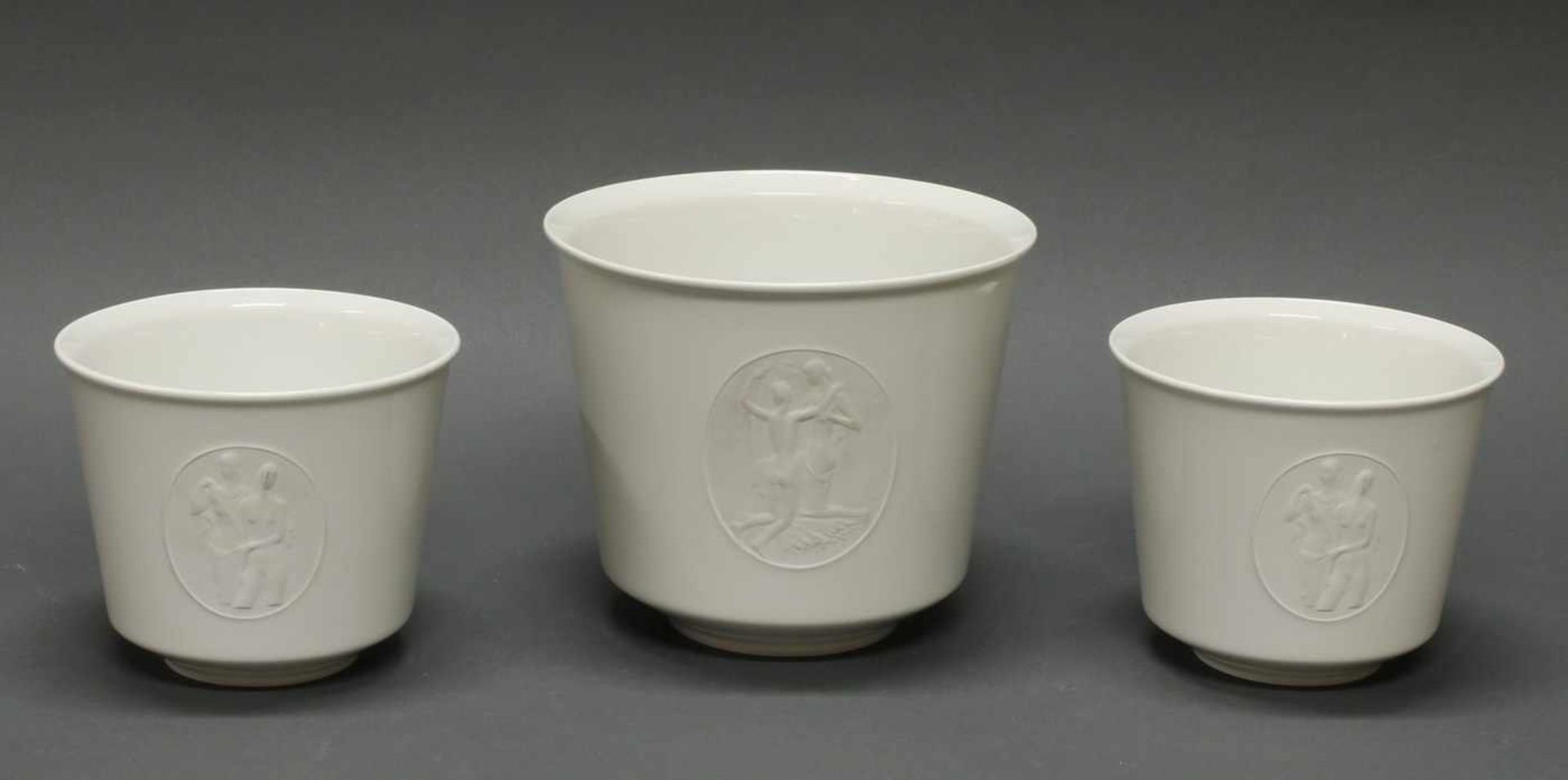 3 Cachepots, "Arkadia", KPM, Weißporzellan, Modellentwurf von Siegmund Schütz (1906-1997), 12-15 - Image 2 of 2