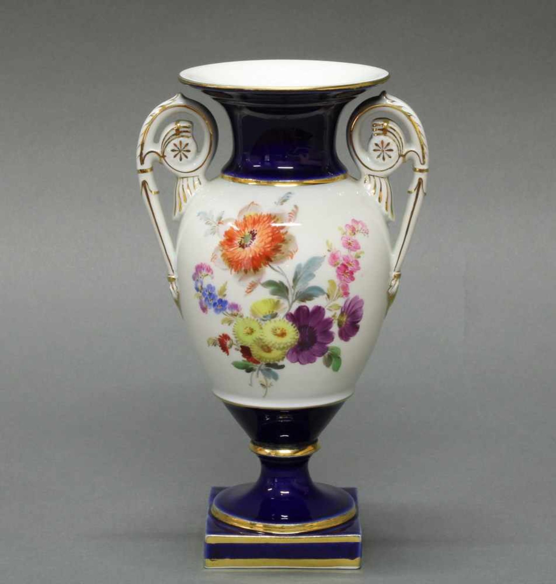 Vase, Meissen, Schwertermarke, 1850-1924, 1. Wahl, Amphoraform, Königsblau und Weiß, beidseitig