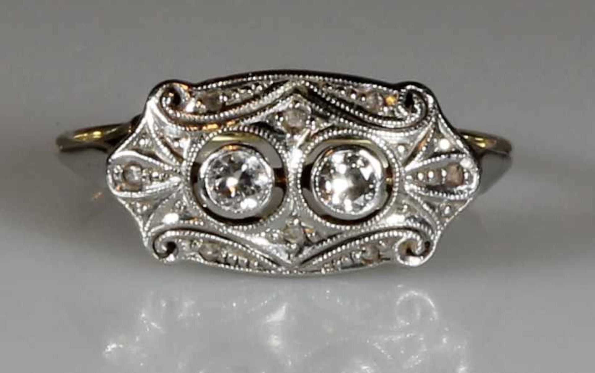 Ring, Art-Deco, um 1930, Millegrifffassung, GG 585, weiß belötet, 2 Altschliff-Diamanten zus. ca. - Image 2 of 2