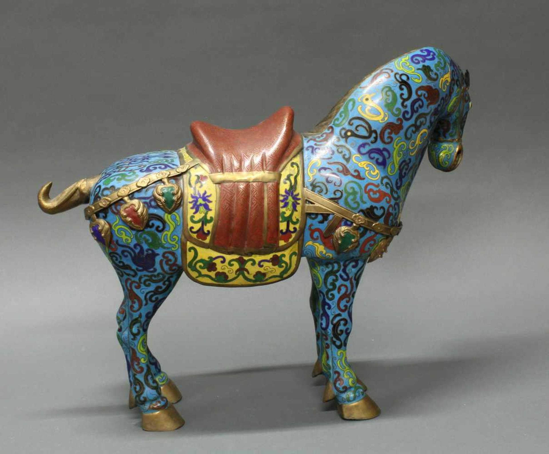 Figur, "Pferd", China, 20. Jh., Cloisonné, stehend, Sattel und gelbe Satteldecke, plastisch - Bild 4 aus 4