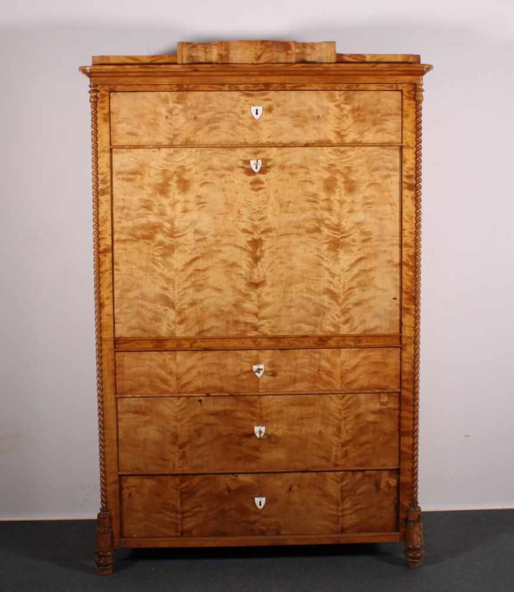 Sekretär, Biedermeier, um 1840, Birke, vier Schübe, Schreibklappe, ein verborgener Kopfschub, - Bild 3 aus 4