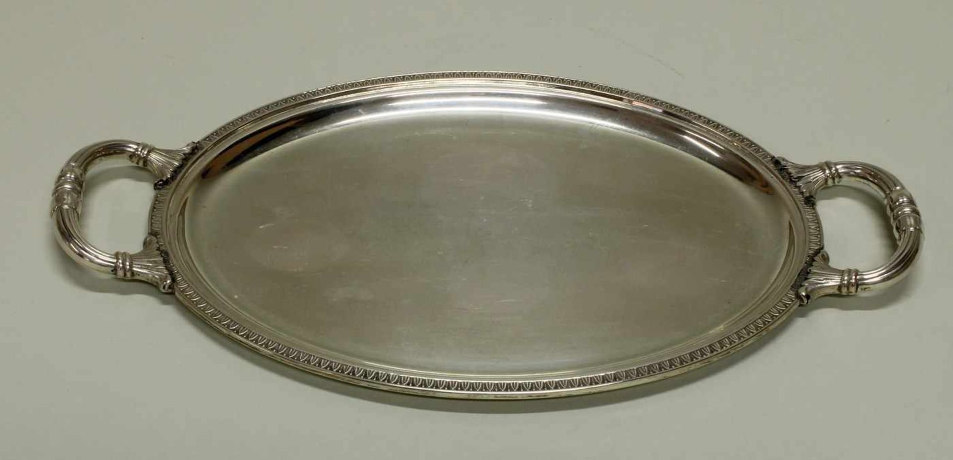 Tablett, Silber 800, Italien, oval, Blattstabrand, zwei Handhaben, 30.5 x 17.5 cm, ca. 253 g- - -