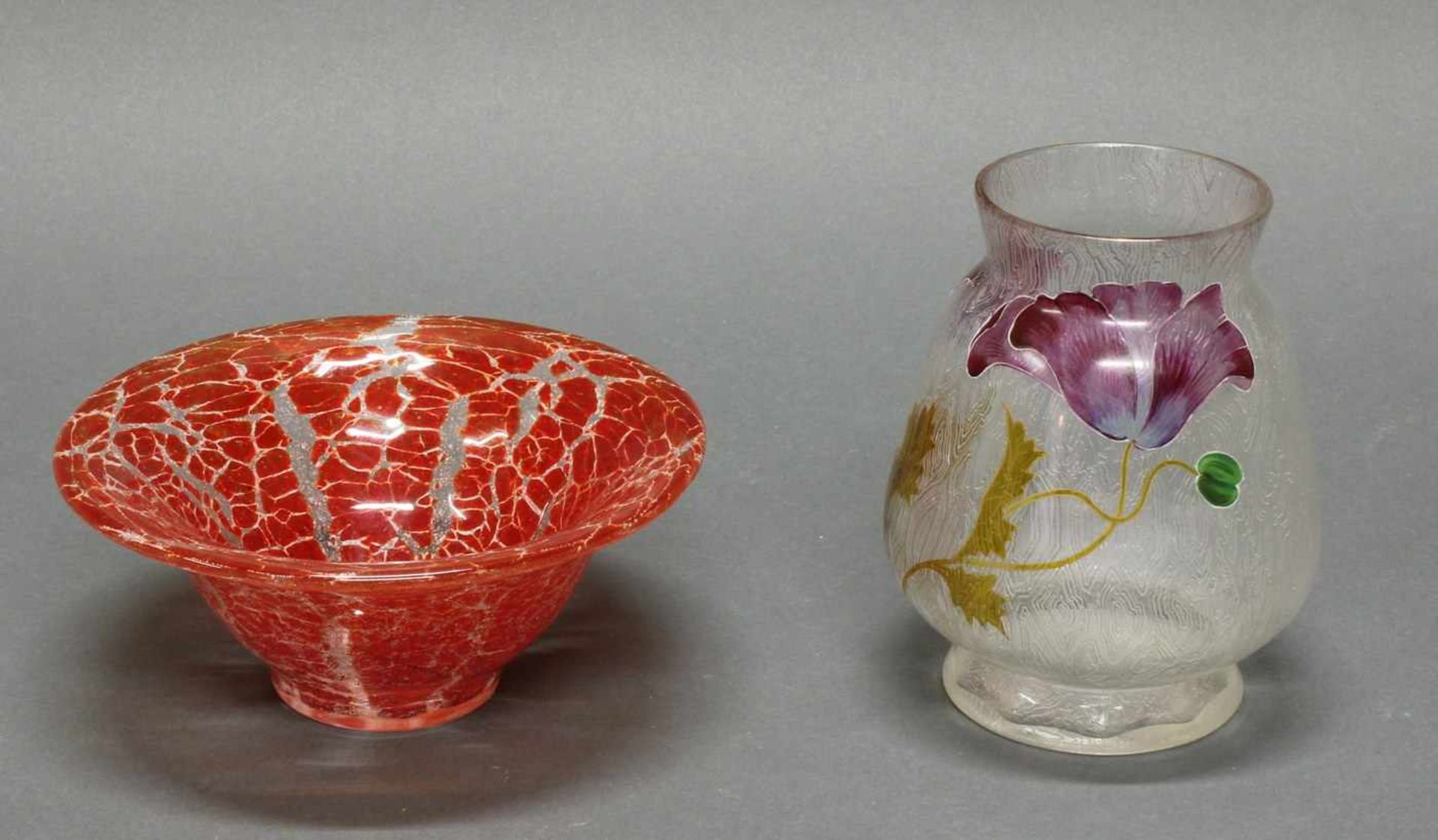Schale, Vase, 2. Hälfte 20. Jh., farbloses Glas, 1x rot-weiße Einschmelzungen, 1x polychrome - Image 2 of 2