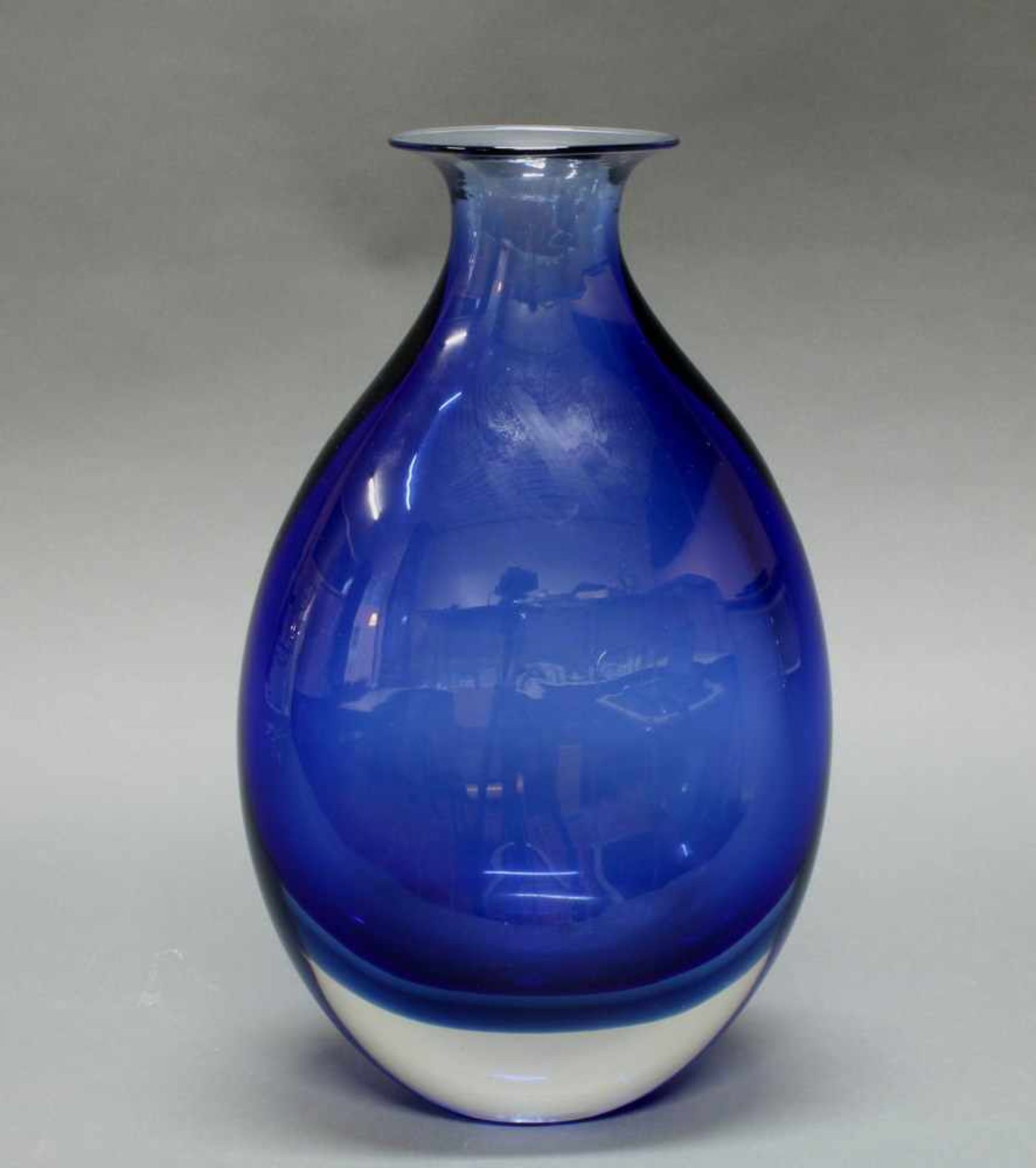 Vase, "Sommerso", Murano, massives farbloses Glas, blau unterfangen, bezeichnet Archimede Seguso - Image 2 of 4