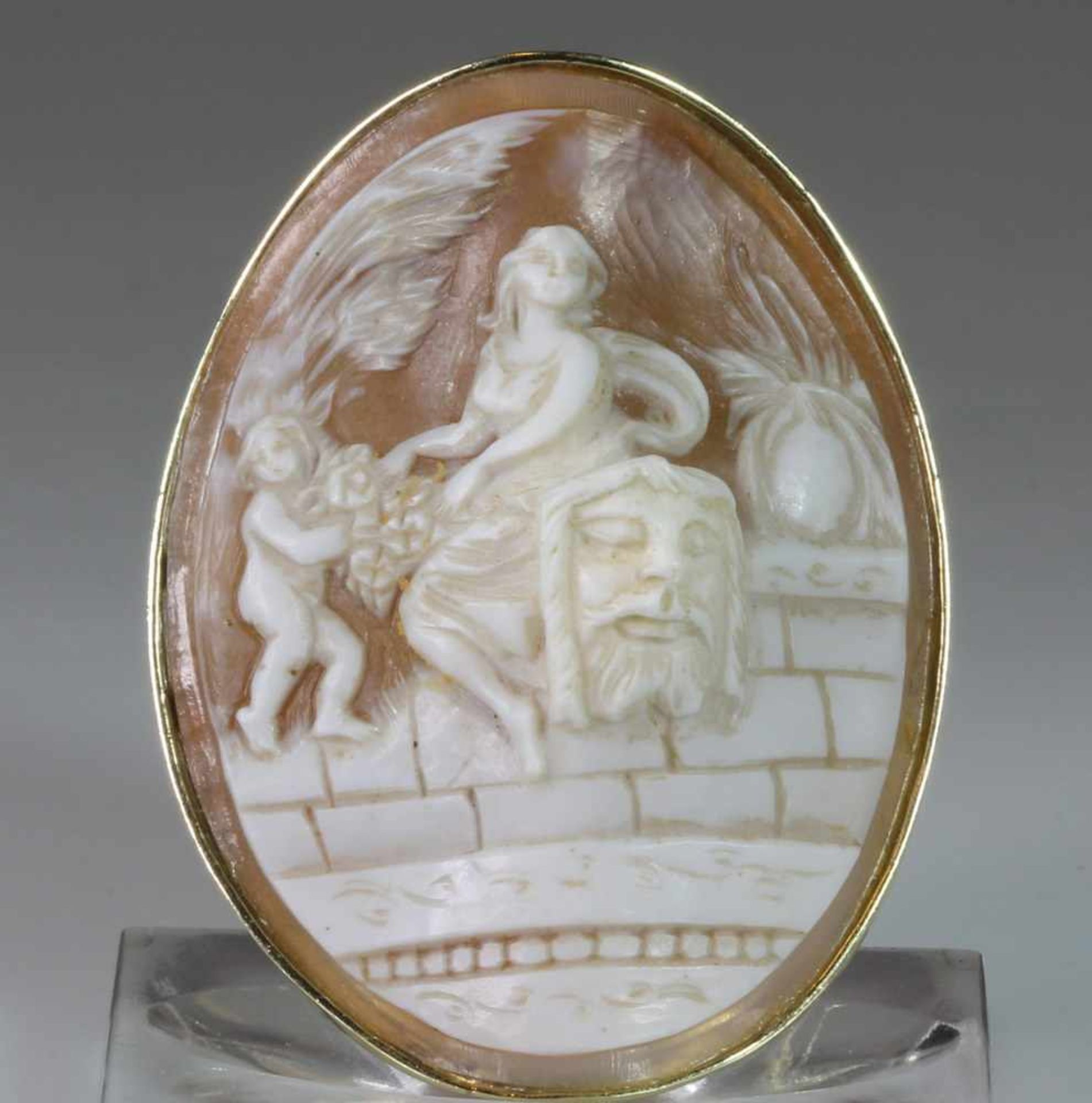Anhänger/Brosche, GG 585, Muschelkamee, mythologische Darstellung, 17 g, 5.5 x 4.5 cm- - -25.00 %