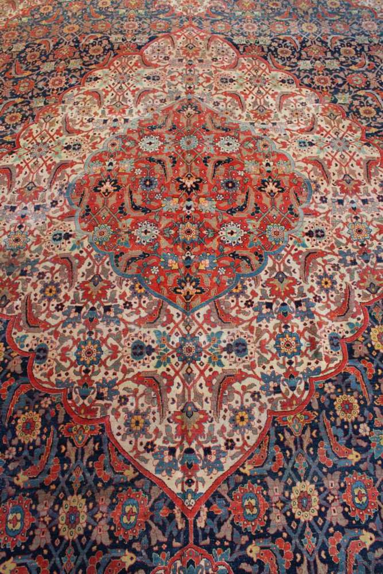 Täbriz, Iran, alt, ca. 5.86 x 3.96 m, Flor teils leicht reduziert, kleine Reparaturstelle- - -25. - Image 6 of 12