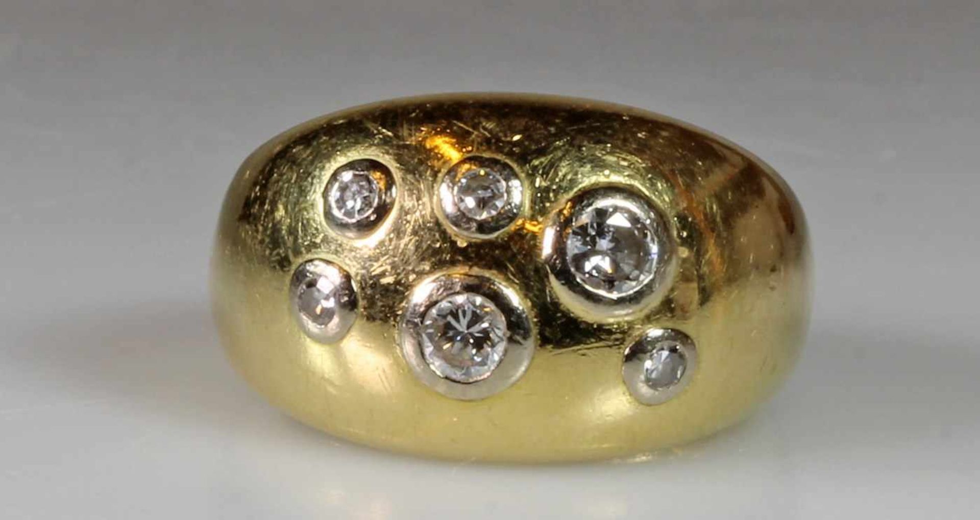 Ring, 'Sternenhimmel', GG 750, 6 Brillanten zus. ca. 0.60 ct. (verschiedene Größen), 15 g, RM 17.
