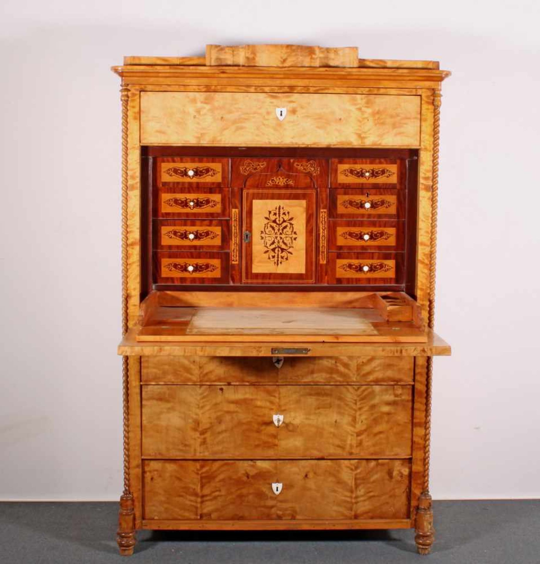 Sekretär, Biedermeier, um 1840, Birke, vier Schübe, Schreibklappe, ein verborgener Kopfschub,