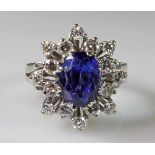 Ring, WG 585, 1 ovaler facettierter Tansanit ca. 3.60 ct., 8 Brillanten zus. ca. 0.80 ct., 8