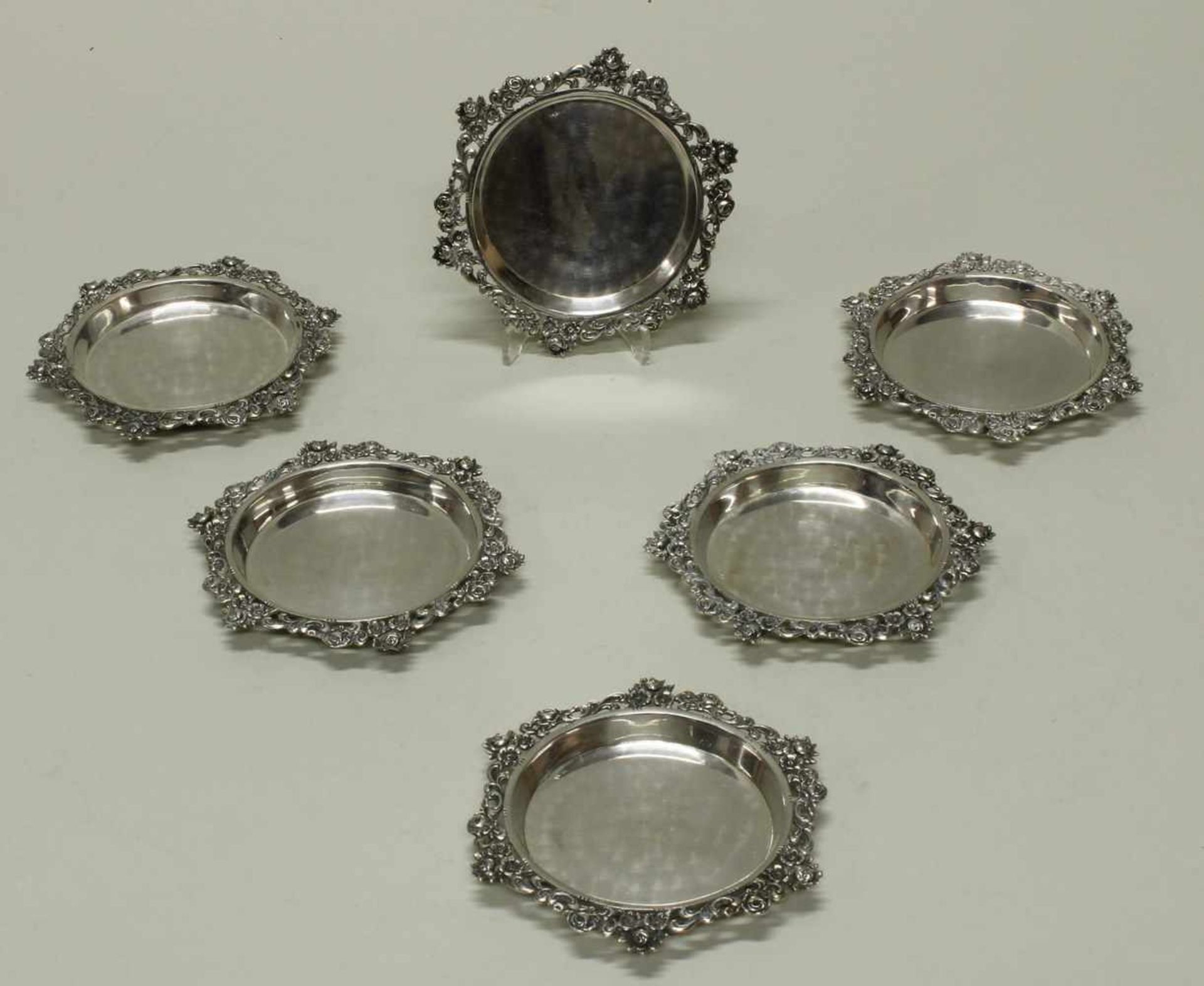 6 Untersetzer, Silber 835, Albo, reliefierter Blütenrand, ø 11 cm, zus. ca. 265 g- - -25.00 % - Image 2 of 2