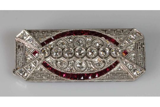 Brosche, Art Deco, um 1920/30, Platin 950, Millegrifffassung, 7 Altschliff-Diamanten zus. ca. 1.30 - Image 1 of 2