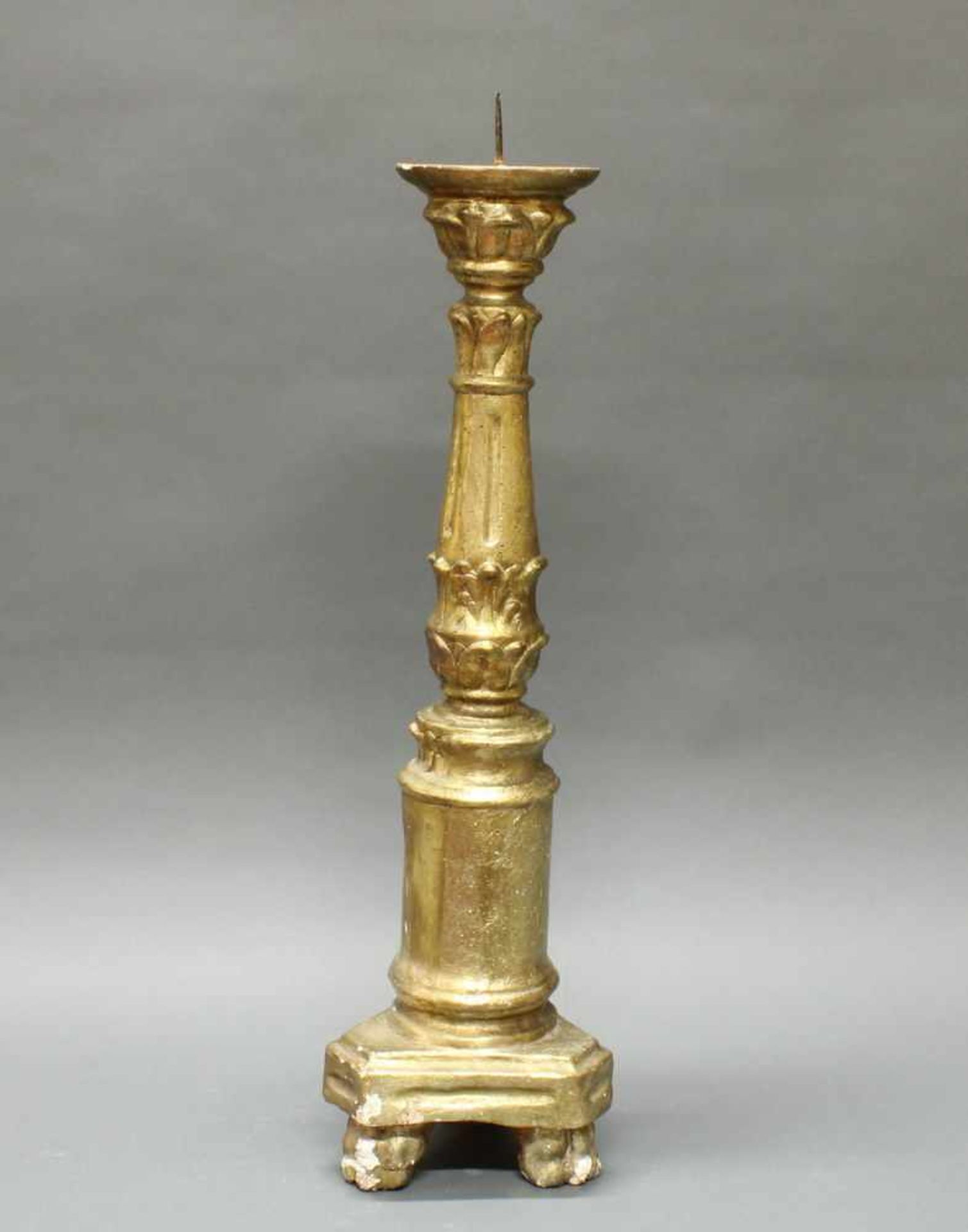 Altarkerzenleuchter, 19. Jh., Holz, goldbronziert, 67 cm hoch, Altersspuren- - -25.00 % buyer's