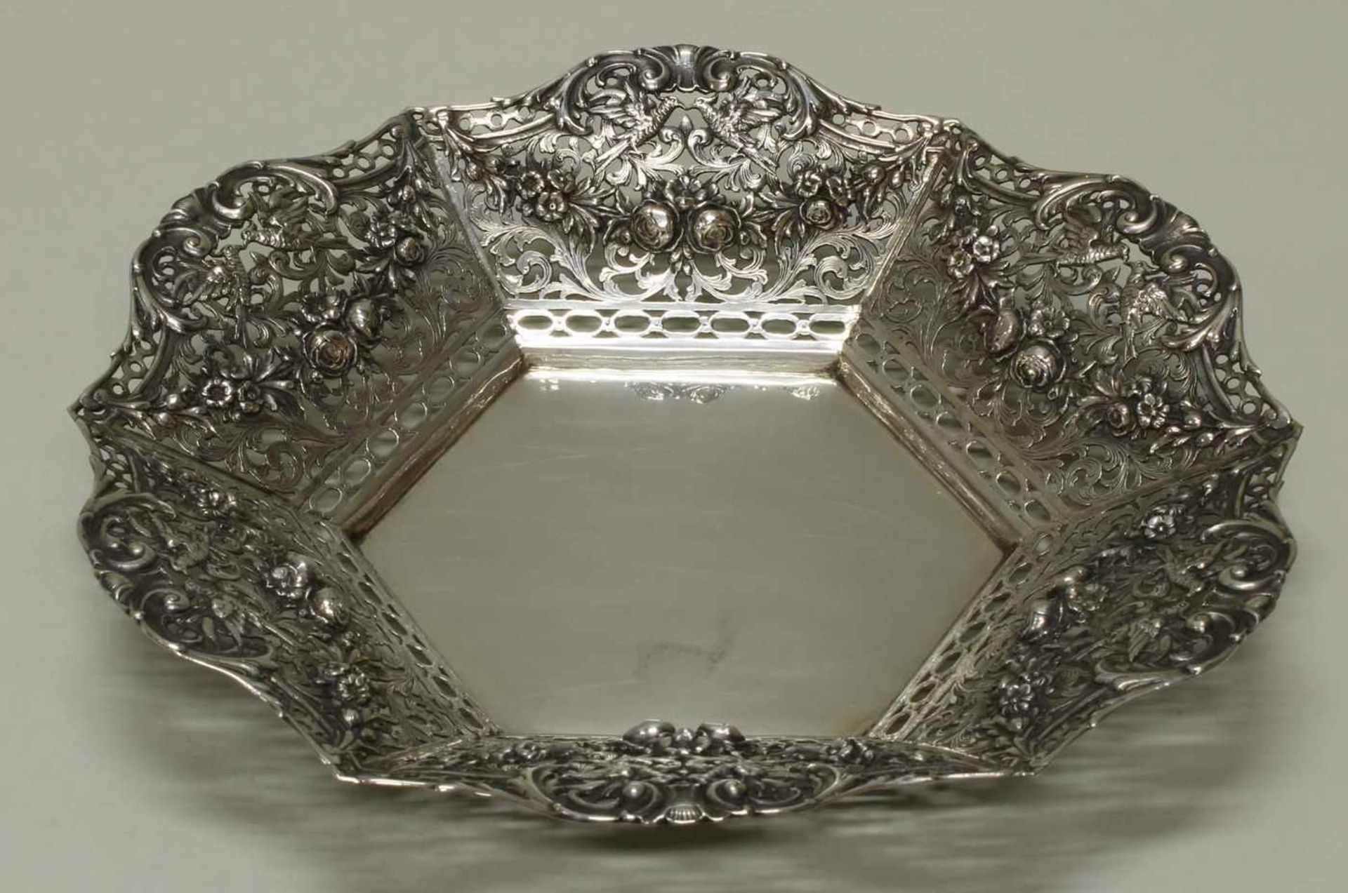 Durchbruchschale, Silber 800, deutsch, hexagonaler Spiegel, reliefierte Blüten-, Vogel- und