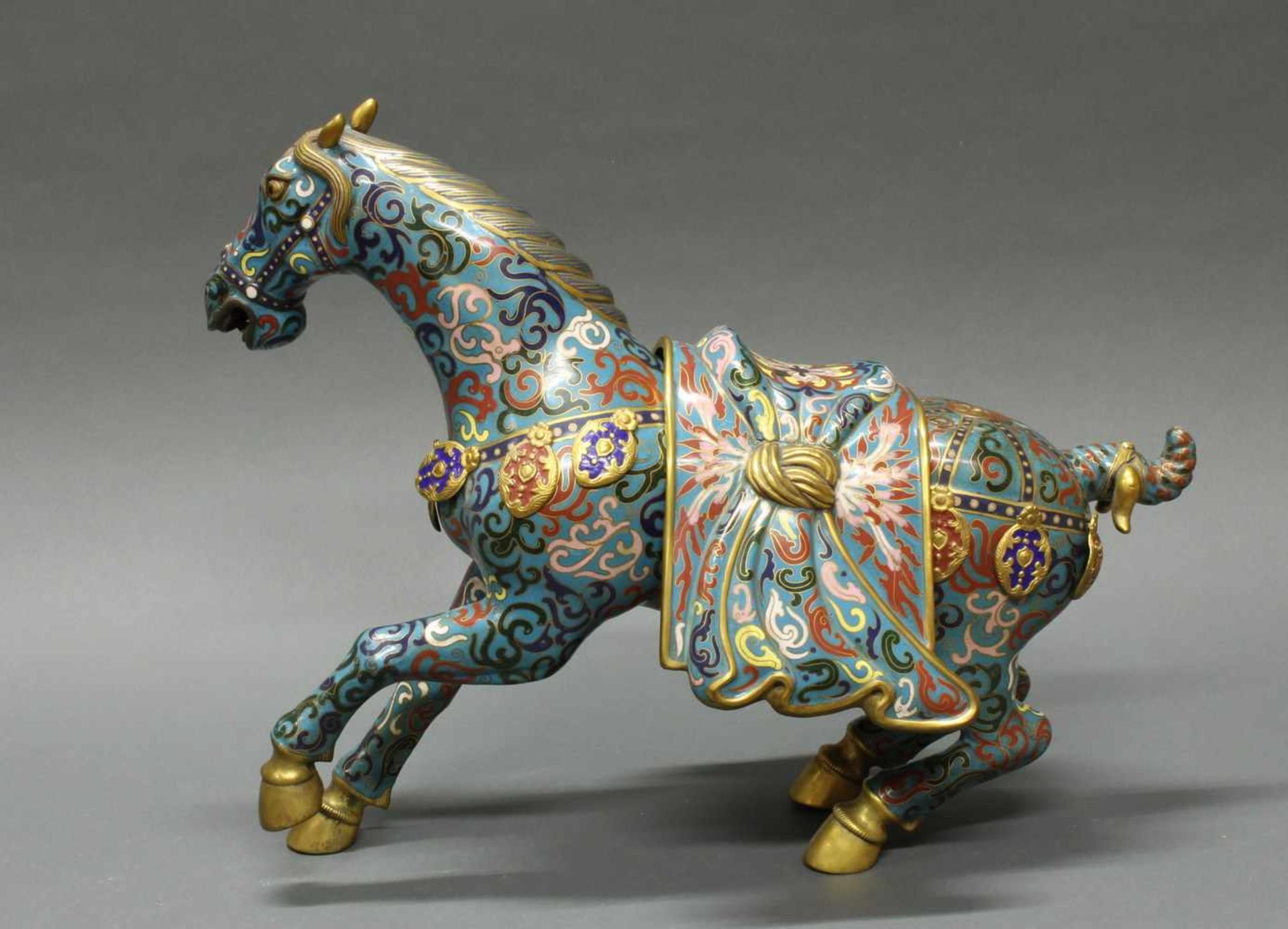 Figur, "Pferd", China, 2. Hälfte 20. Jh., Cloisonné, zum Sprung ansetzend, mit einzusteckender - Bild 4 aus 4