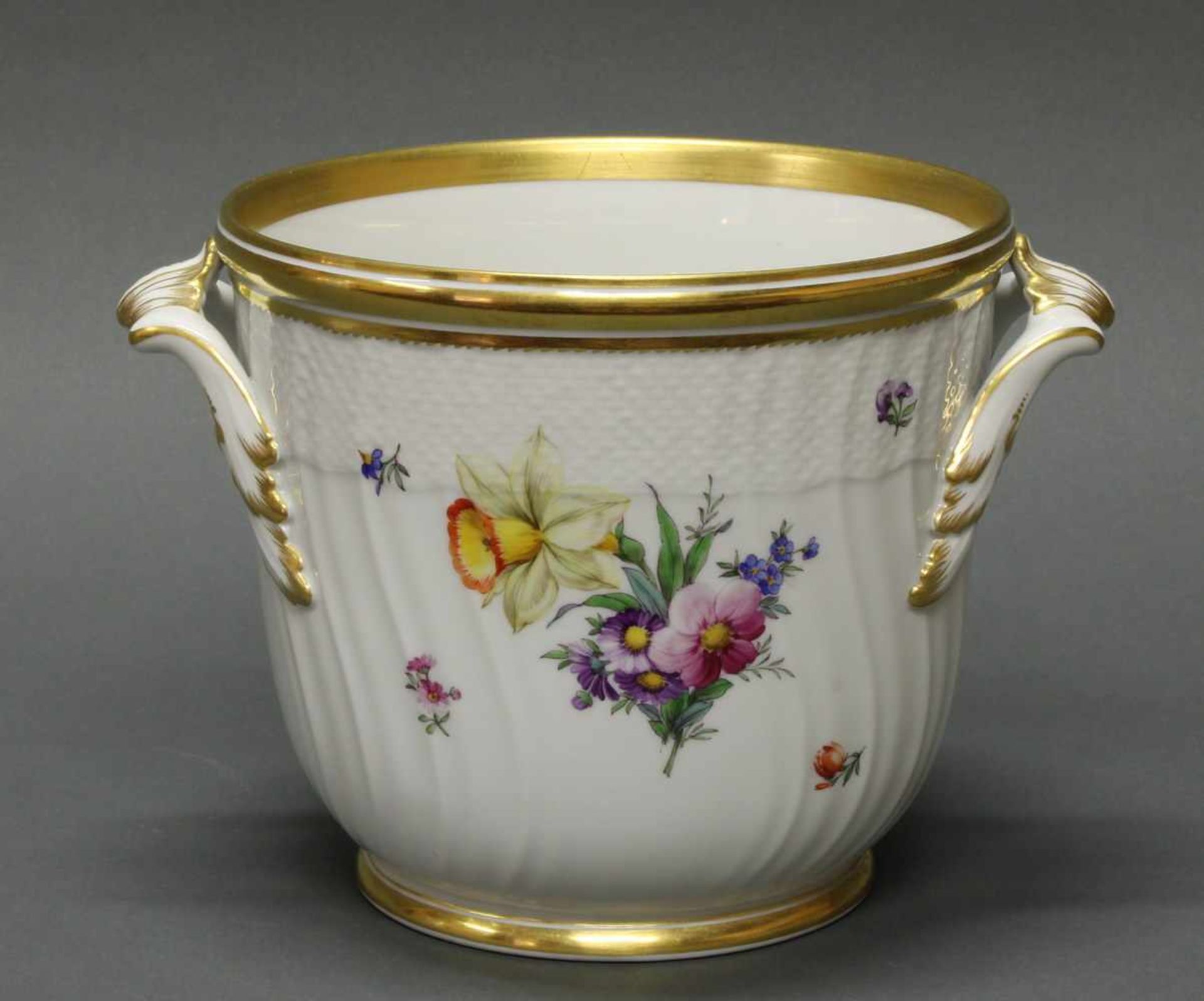 Cachepot, Royal Kopenhagen, sächsische Blume, Goldrand, 16.5 cm hoch, ø 18.5 cm- - -25.00 % buyer' - Bild 2 aus 2