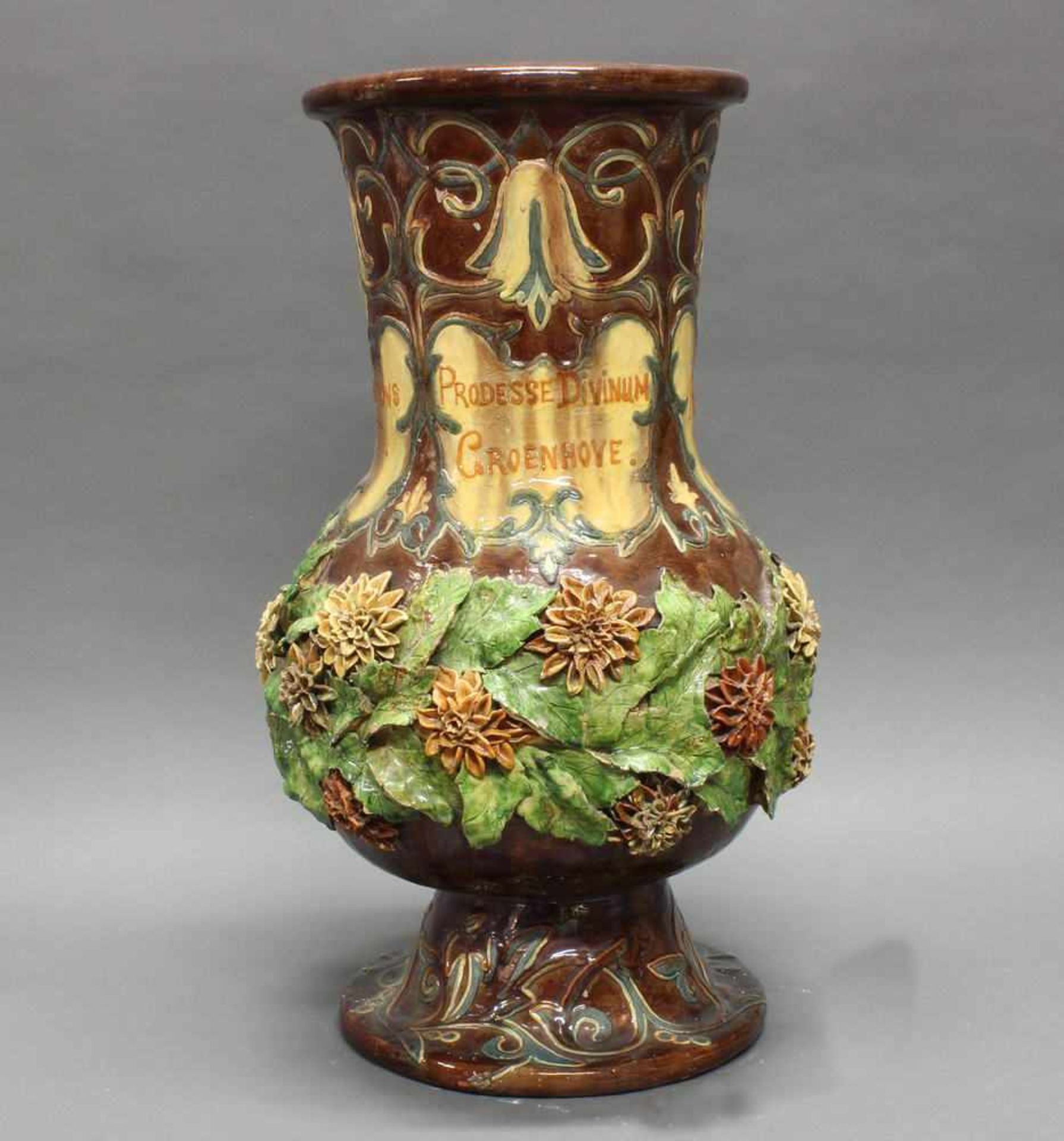 Vase, Keramik, Flandern, 1889, signiert L. Maes Thornhout 1889, polychrom, mit aufgesetzten Blüten - Image 6 of 10