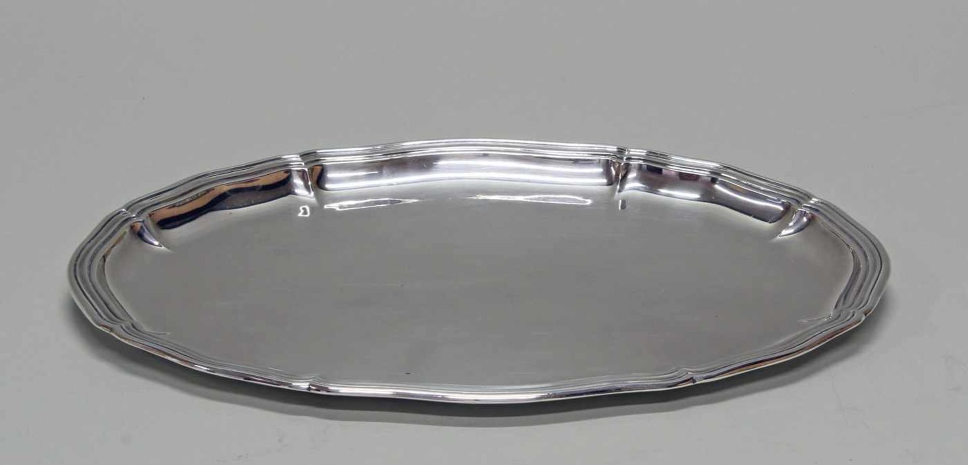 Vorlegeplatte, Silber 800, Gbr. Kühn, oval, passig-geschweifter Profilrand, umseitig datierte - Image 2 of 4