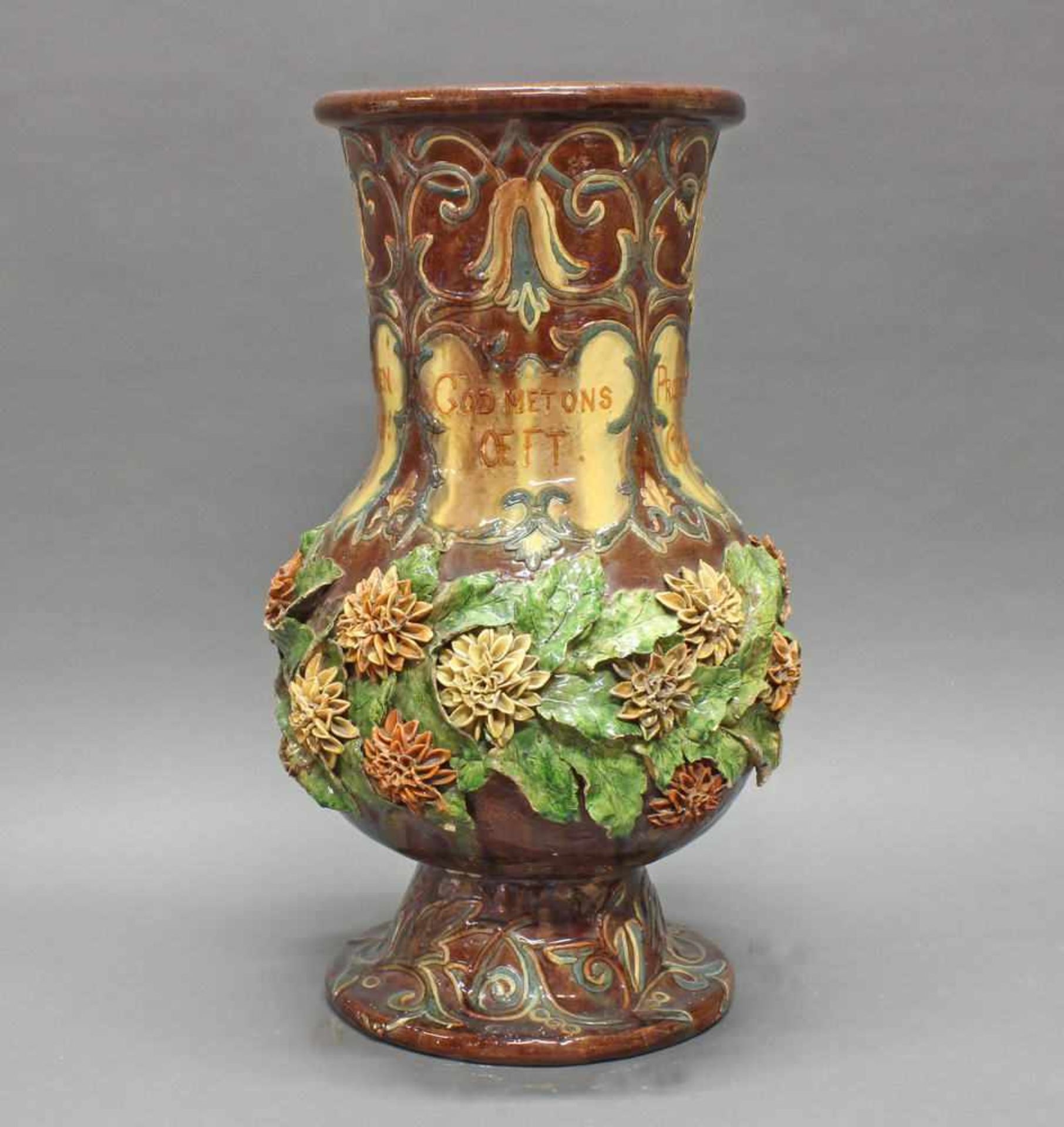 Vase, Keramik, Flandern, 1889, signiert L. Maes Thornhout 1889, polychrom, mit aufgesetzten Blüten - Image 4 of 10