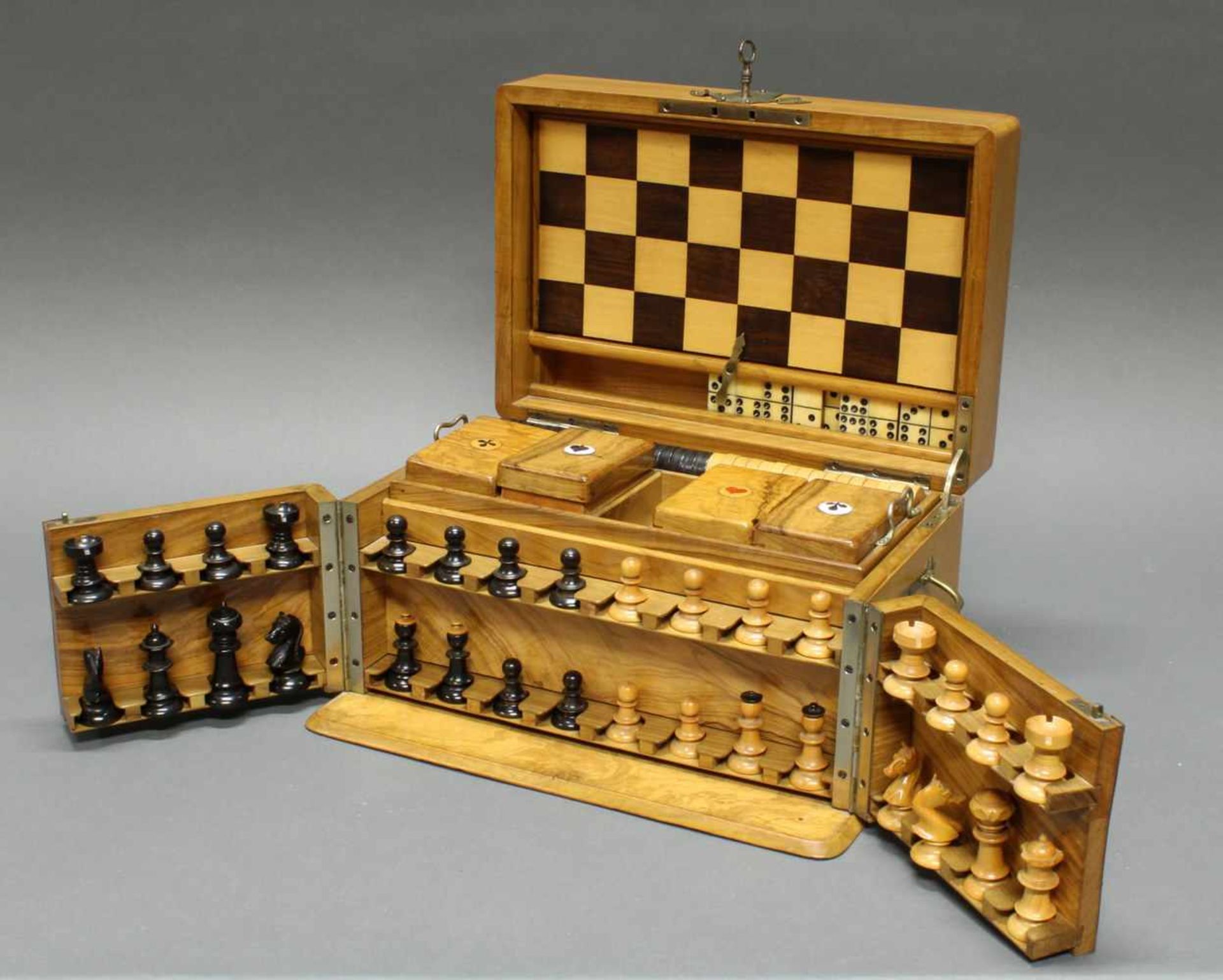 Spielesammlung, England, um 1900, in Nussbaum-Schatulle mit Messingbeschlägen, mit Spielen wie - Bild 2 aus 6