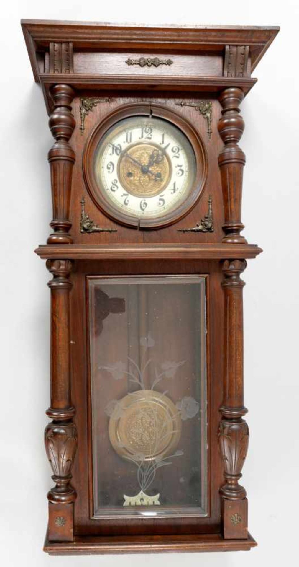 Historismus-WanduhrEiche/Metall, Deutschland, um 1900/1920 Hochechteckiges Uhrengehäuse, von