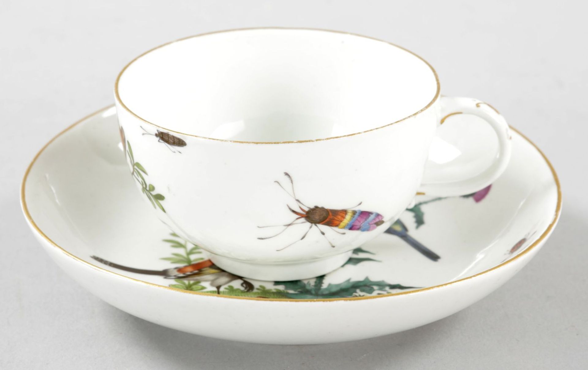 TeetassePorzellan, Meissen, 18.Jh. Feine polychr. Vogelmalerei m. Insekten. Goldrand. - Bild 2 aus 4