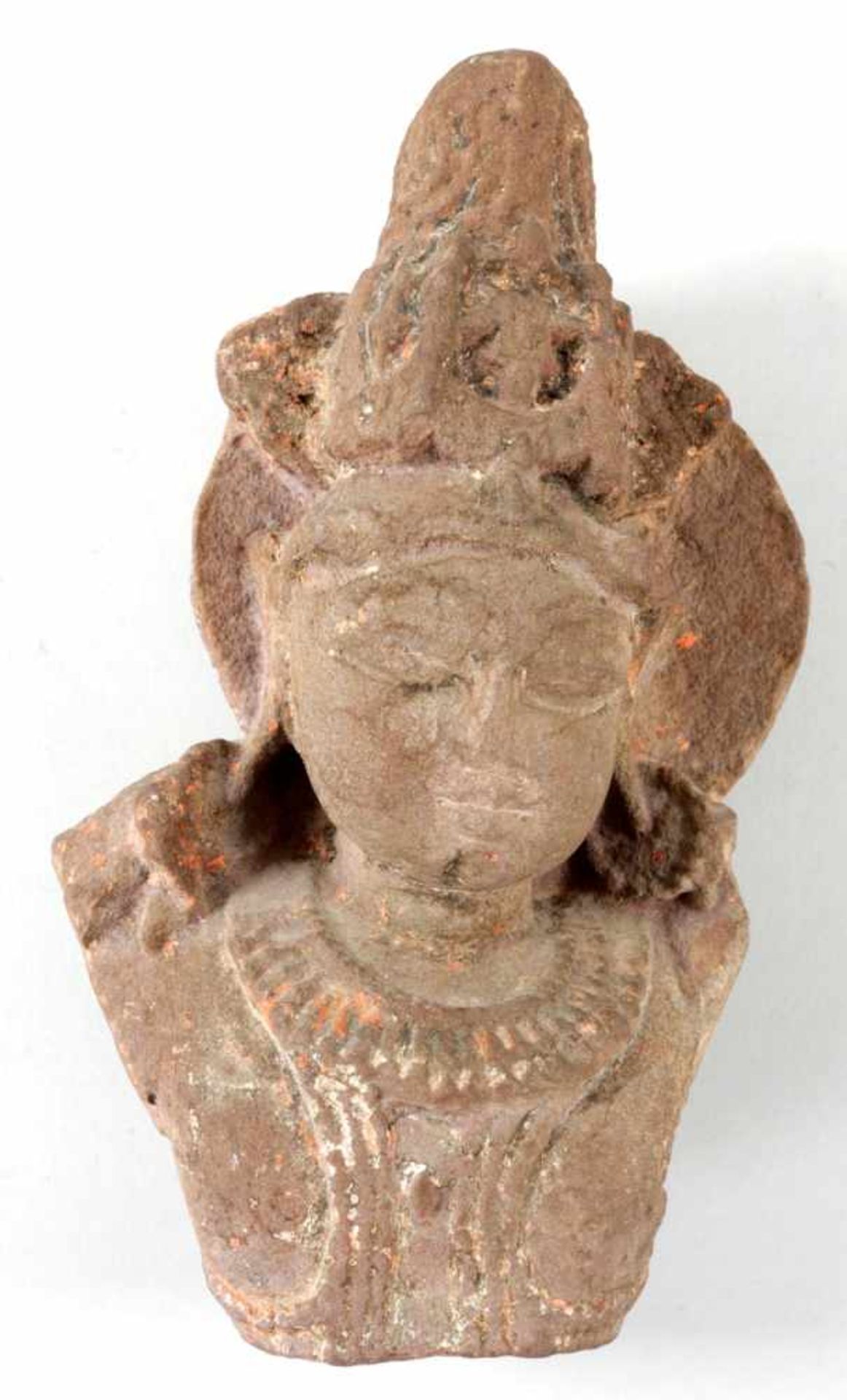 Kl. BüsteStein, Südostasien, 20.Jh. Im Stile der Khmer-Kulturen das Fragment einer Buddhastatue,