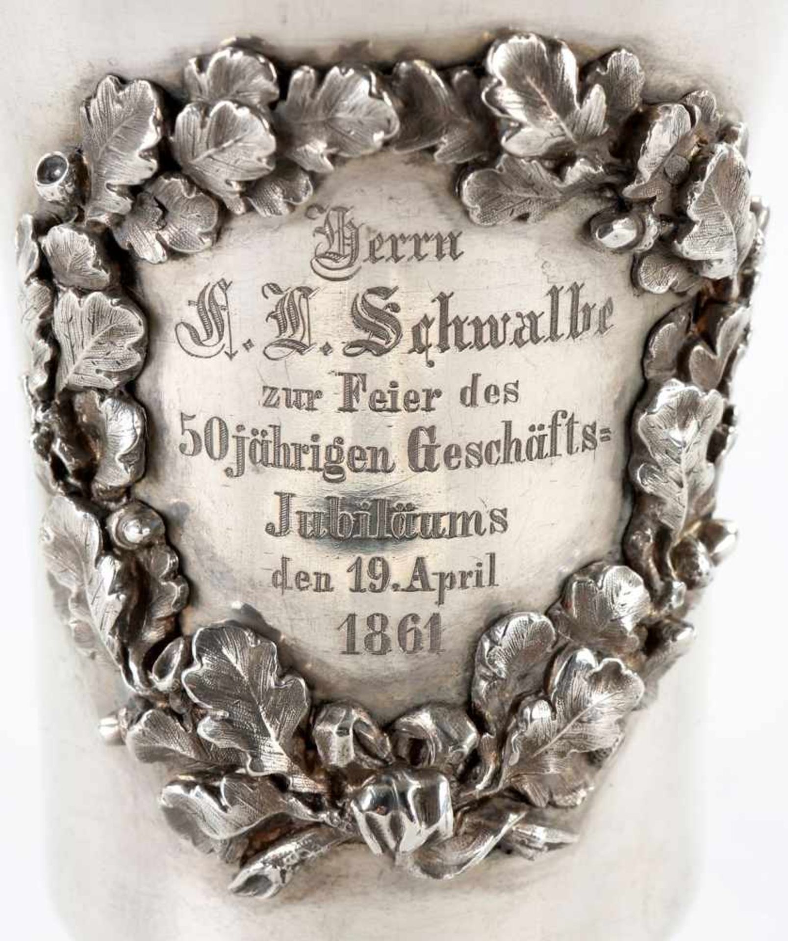 Biedermeier-Pokal750er Silber, Deutschland, 19.Jh. Auf Rundfuss die innenvergoldete Becherform m. - Image 2 of 3