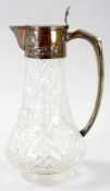 Jugendstil-Karaffe800er Silber, Deutschland, um 1900 Auf abgesetztem Standring Birnenkorpus aus Glas