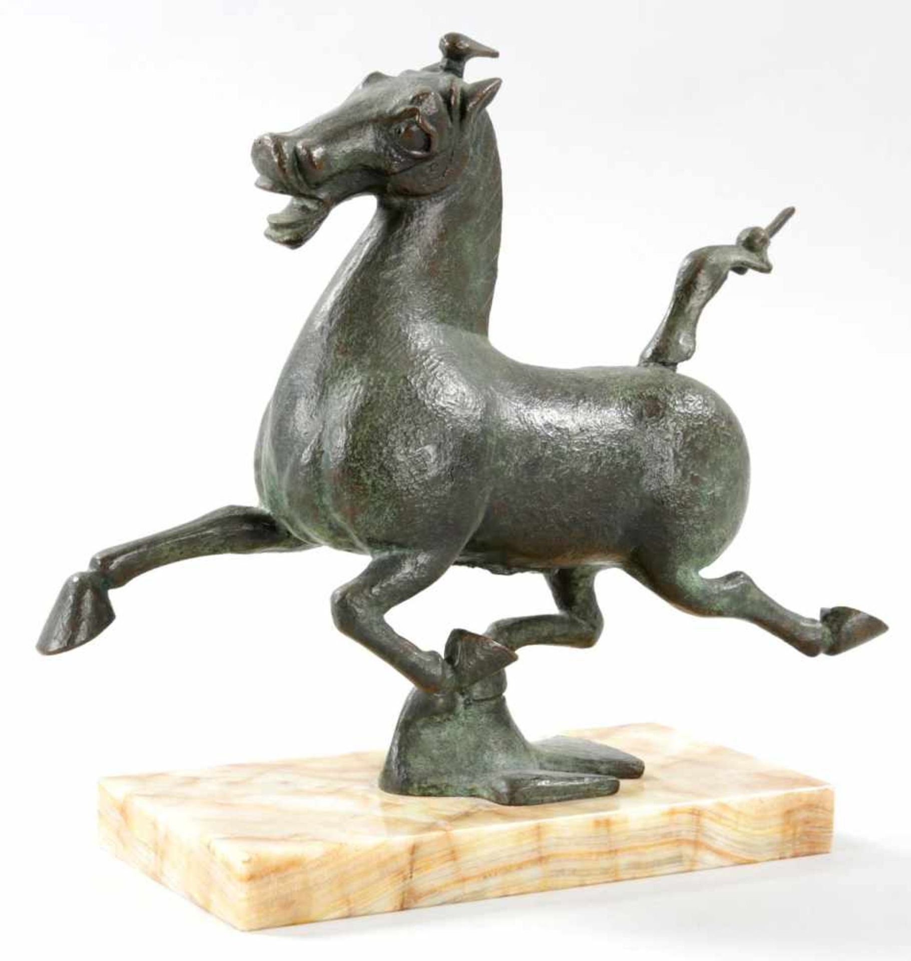 "Fliegendes Pferd von Kansu"Bronze (dunkelbraun patiniert), 20.Jh. Beilage aus dem Grab eines Han-
