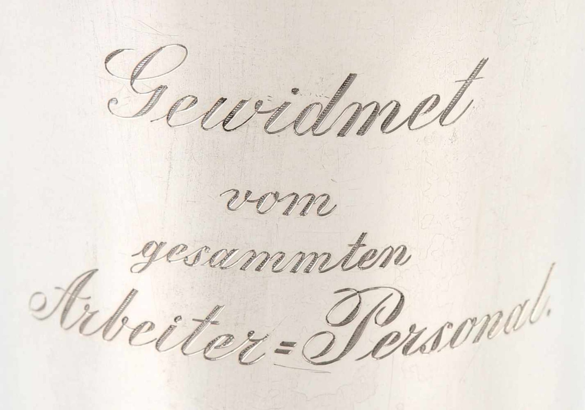 Biedermeier-Pokal750er Silber, Deutschland, 19.Jh. Auf Rundfuss die innenvergoldete Becherform m. - Image 3 of 3