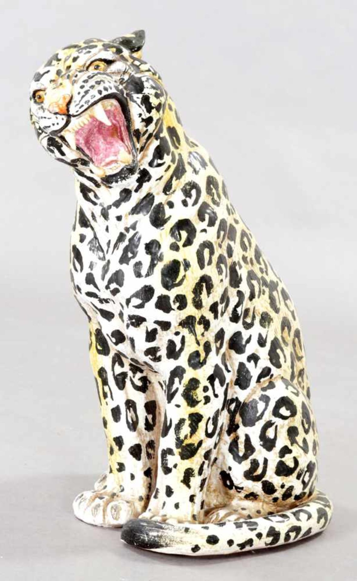 Gr. LeopardKeramik, 20.Jh. Vollplastische, gelb/schwarz gefleckt glasierte Figur in defensiver
