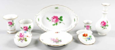 KonvolutPorzellan, Meissen, 20.Jh. In verschied. Ausführungen m. polychr. "Deutsche Blume"- bzw. "