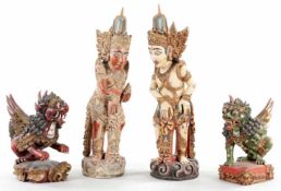 4 hinduistische FigurenHolz, Bali, 20.Jh. In vollplastischer Schnitzarbeit die beiden stehenden