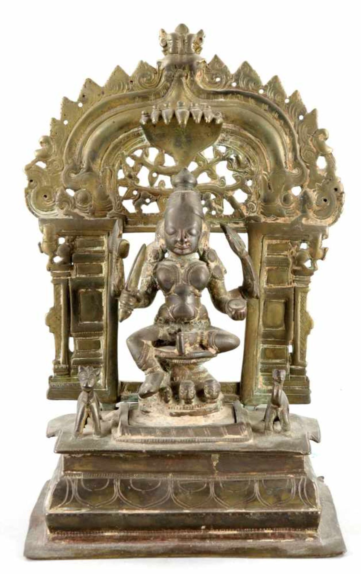 KaliBronze, Indien, um 1900 Auf getrepptem Sockel die sitzendende hinduistische Gottheit m. 4