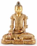 Gr. BuddhaHolz, wohl Thailand, 20.Jh. In feiner Schnitzarbeit der sitzende Shakymuni im burmesischen