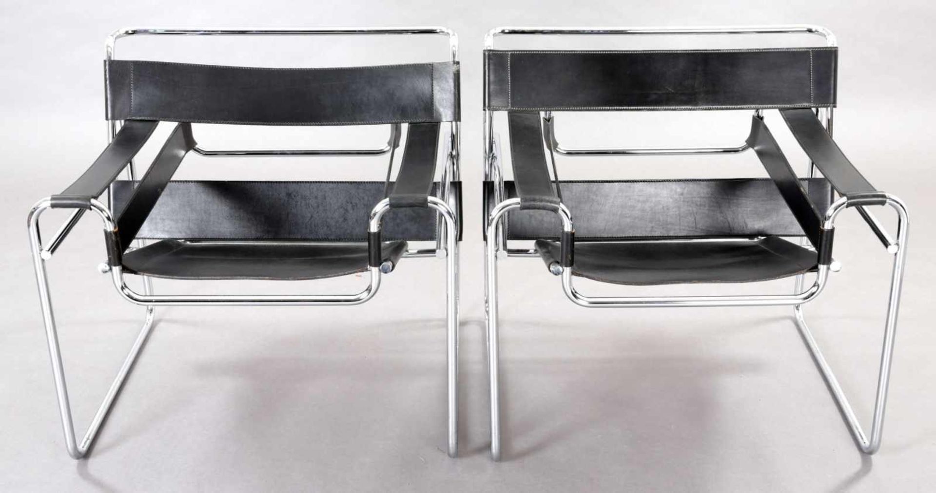 Paar SesselStahl/Leder, Italien, 2.H.20.Jh. Im Bauhaus-Stil.- Verchromtes, mehrfach gebogtes