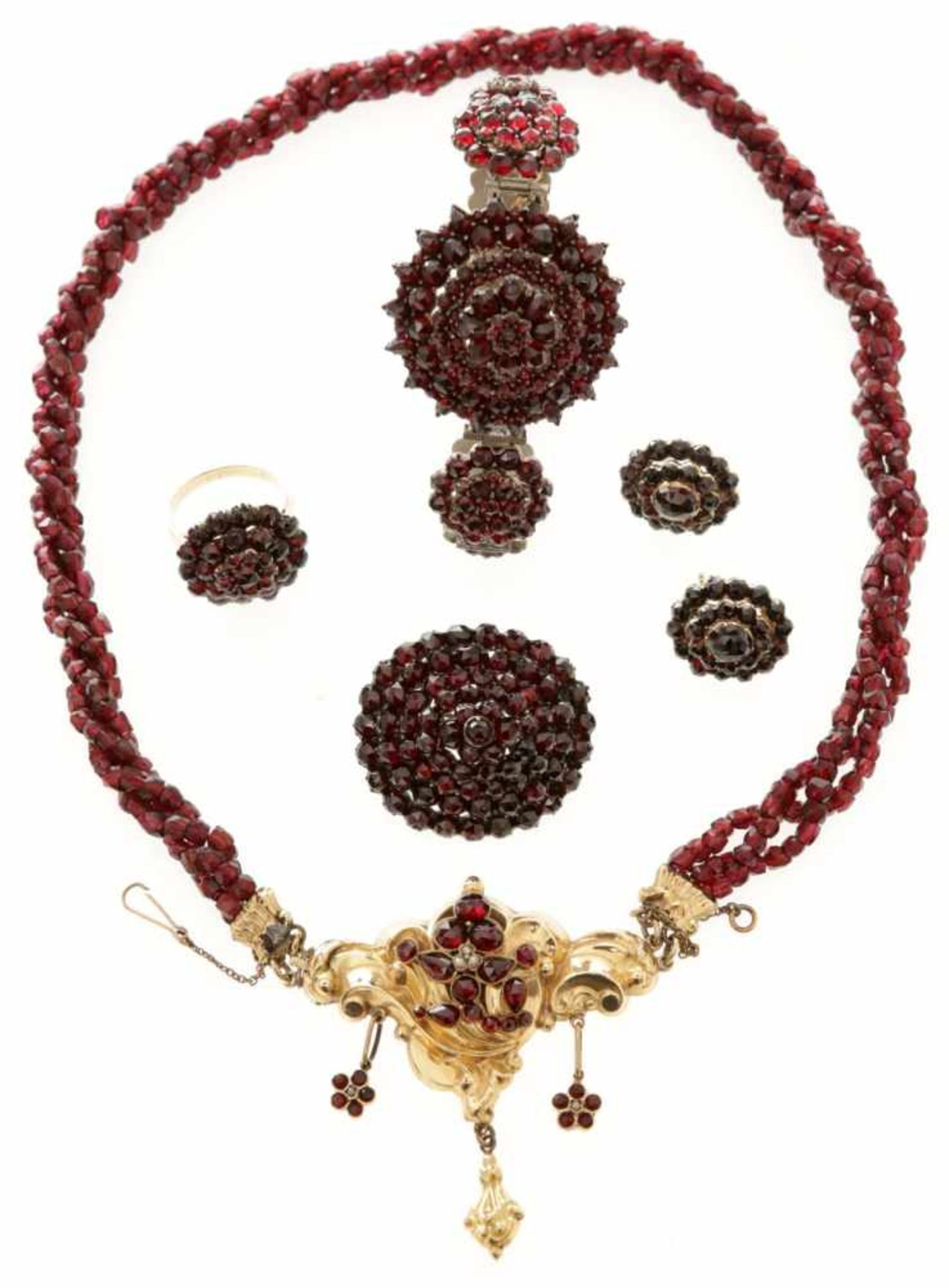 Granat-Schmuck-Konvolut585/333/-GG u. andere Materialien, 1.H.20.Jh. 5-tlg., in verschied.