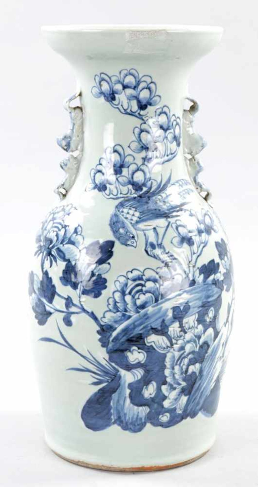 Gr. VasePorzellan, China, um 1900 In Balusterform m. plast. Fo-Hund-Handhaben u. unterglasurblauer