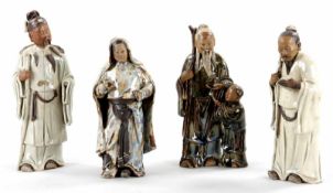 4 stehende FigurenKeramik, China, um 1900 In Braun-weißer Glasur die verschied. Darstellungen im