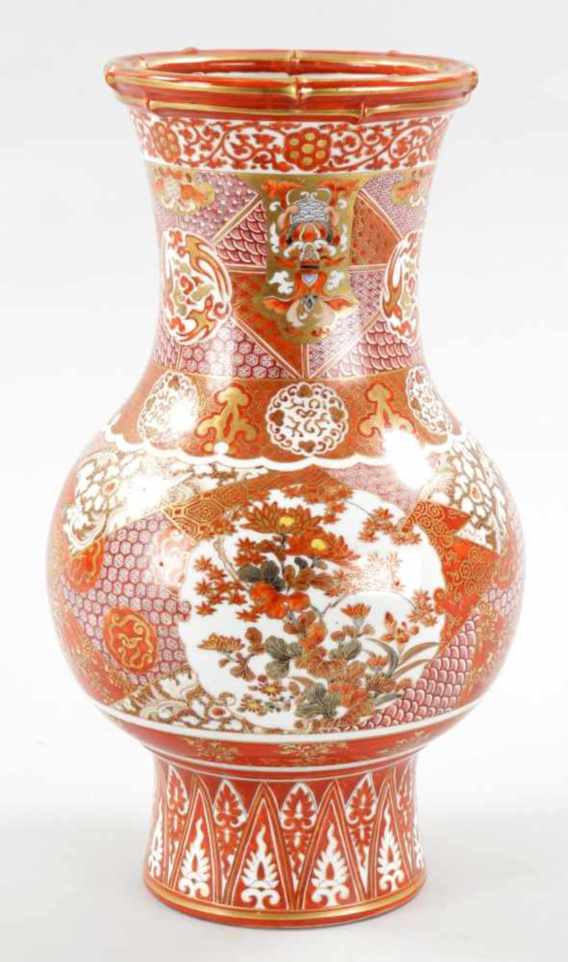 Gr. VasePorzellan, Japan (Kaga Provinz), Ende 19.Jh./um 1900 (Meiji-Periode) Kutani-Ware.- In