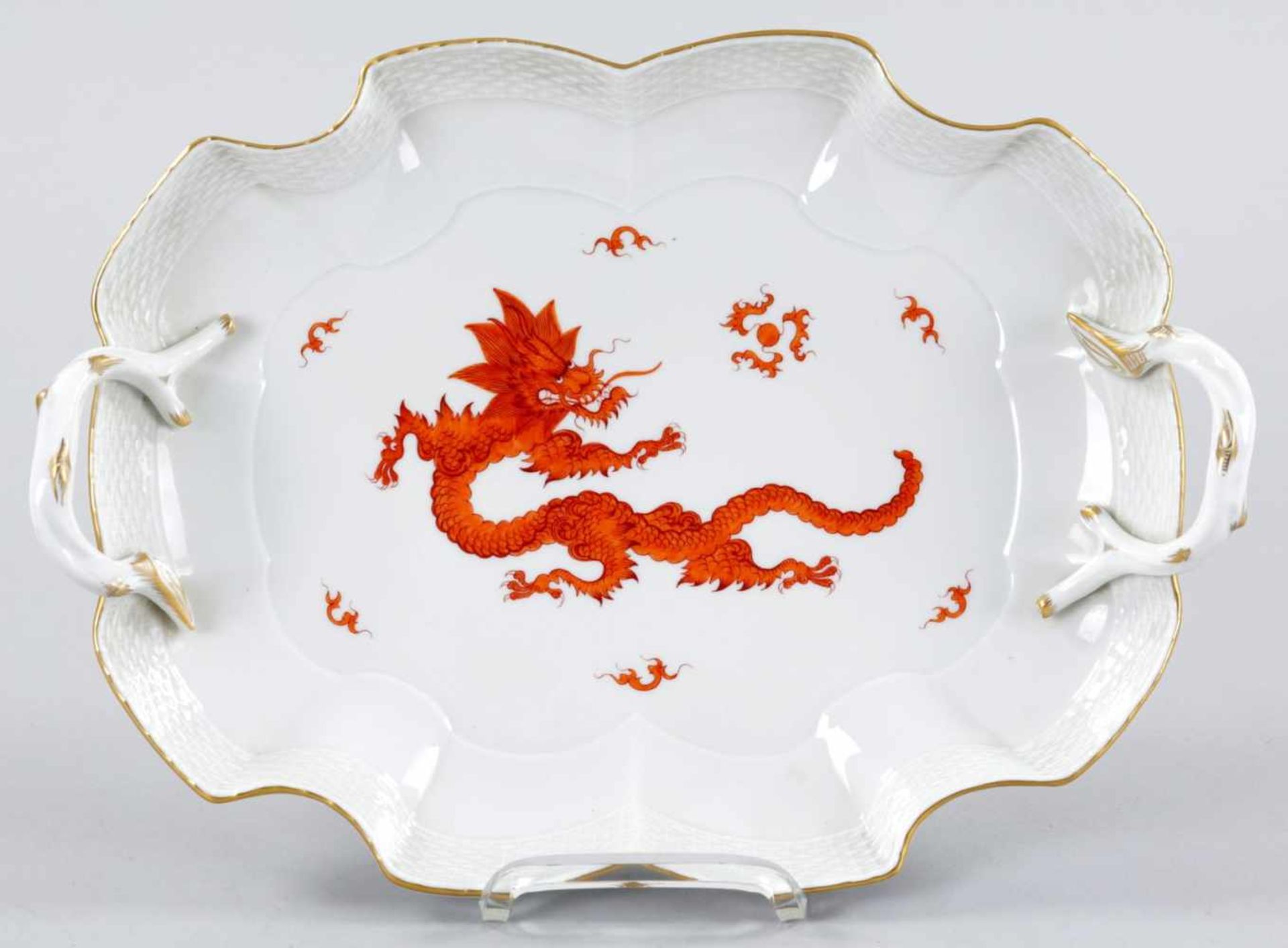 TablettPorzellan, Meissen, 20.Jh. Mehrpassform mit Asthenkeln u. eisenrotem "Ming-Drache"-Dekor m.