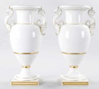 VasenpaarPorzellan, KPM Berlin, 20.Jh. Sog. "Französische Vase" nach einem Entwurf von Karl