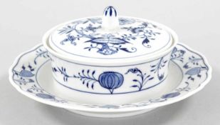 ButterdosePorzellan, Meissen, um 1900/30 Unterglasurblauer "Zwiebelmuster"-Dekor. Form "Neuer