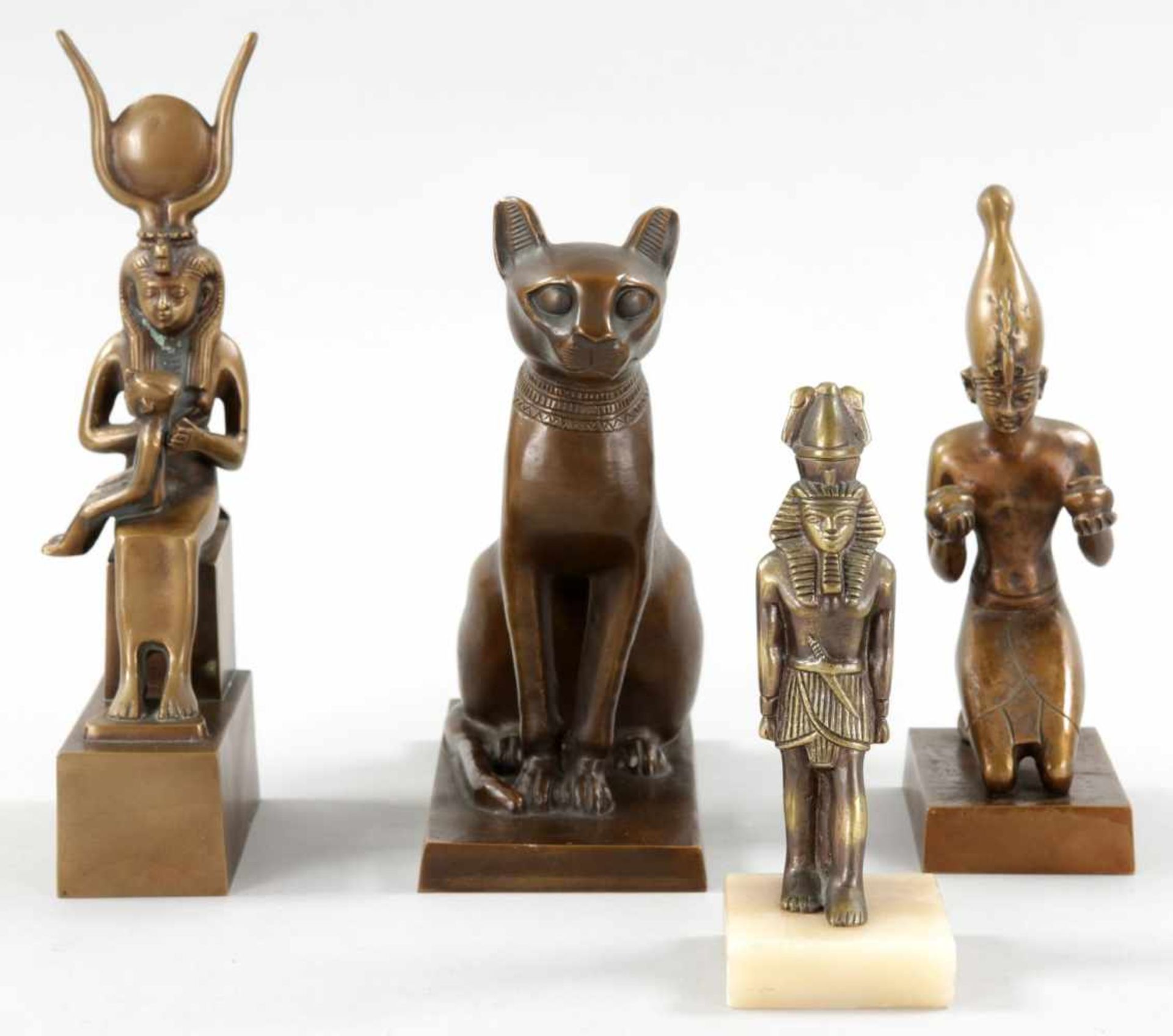 4 Ägyptische StatuettenBronze (patiniert), Blachian-Bronze-Kunst u.a., 2.H.20.Jh. Gegossen nach