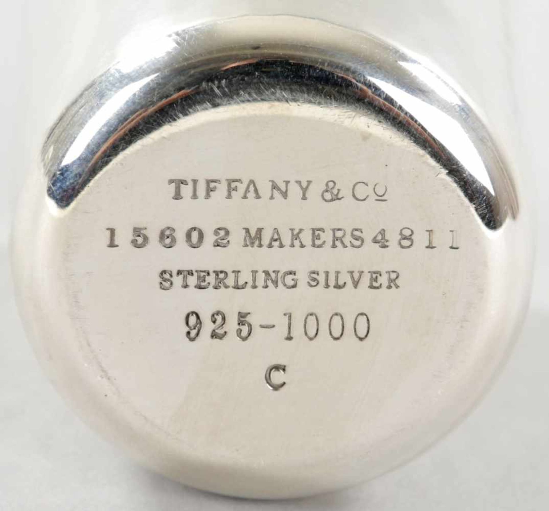 Paar Becher925er Silber, Tiffany & Co., um 1907 Auf glattem Boden die leicht konische Zylinderform - Image 2 of 2