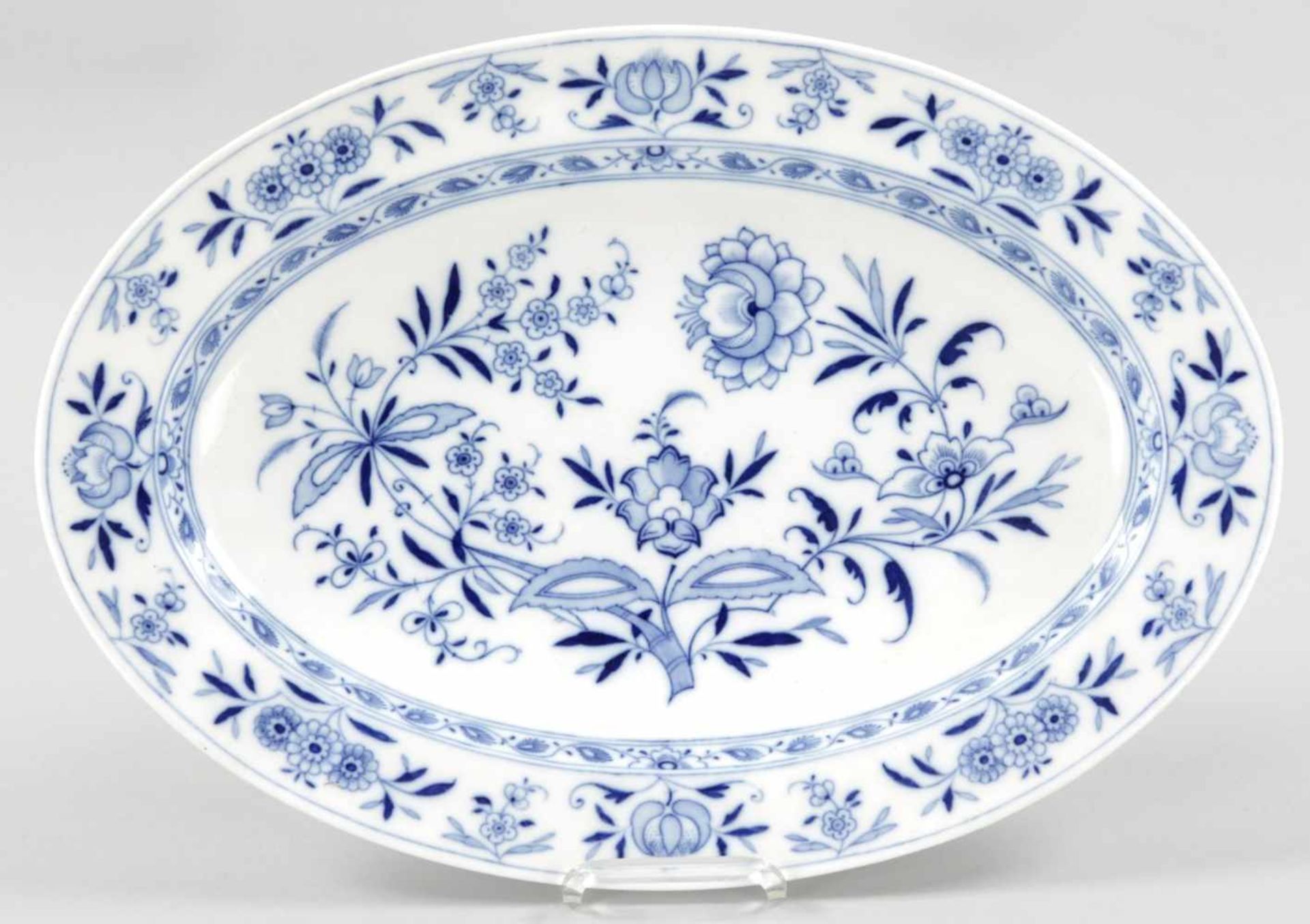 Gr. PlattePorzellan, Meissen, um 1900 Nach einem Entwurf v. Ludwig Sturm (1844-1926).- Ovalform m.