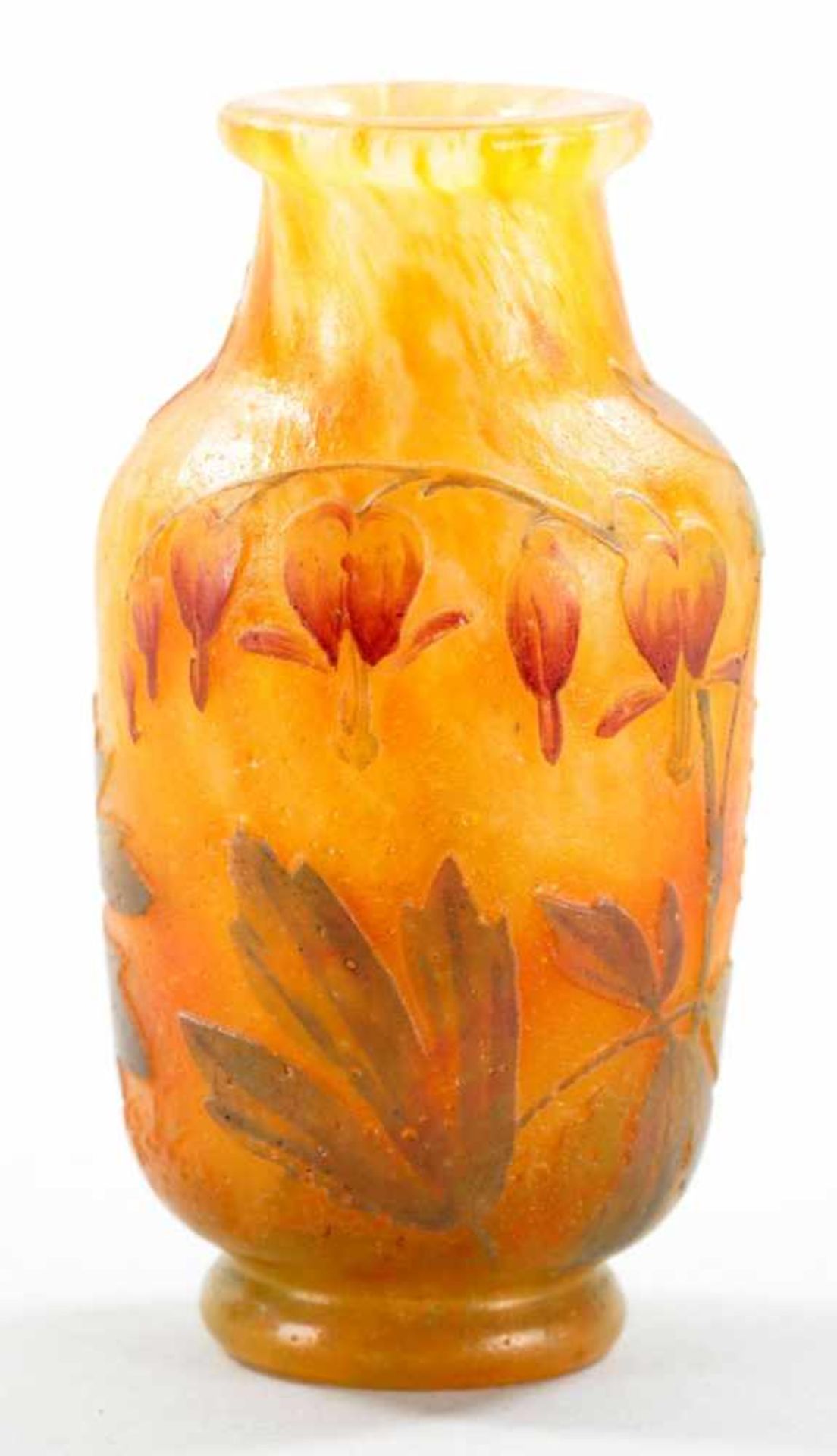Kl. Jugendstil-VaseGlas, Daum Nancy, um 1920 Auf eingezogenem Stand die leicht gebauchte Vase aus