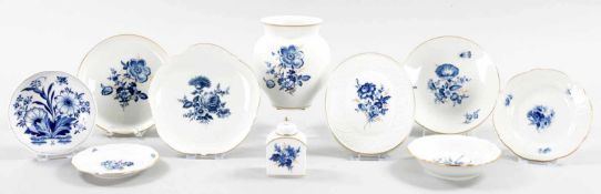 KonvolutPorzellan, Meissen, 20.Jh. Dekor "Aquatinta Blumenbouquet" bzw. "Zwiebelmuster". U.a.